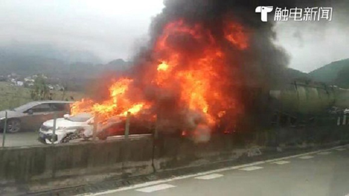 Six dead, 15 injured in south China highway pileup 